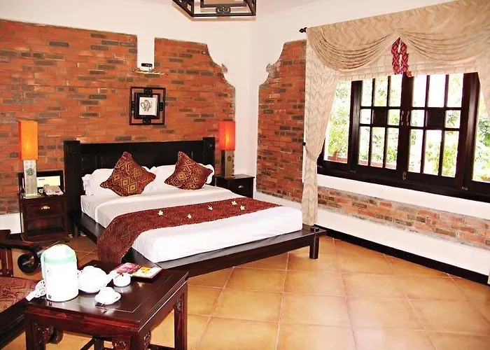 Tuan Chau Marina Hotel