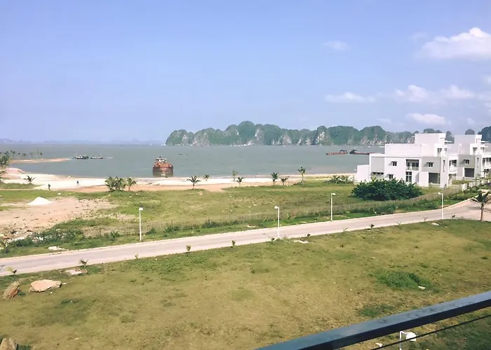 Tuan Chau Marina Hotel