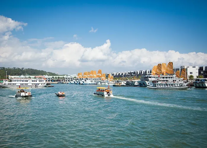 Hotel Tuan Chau Marina