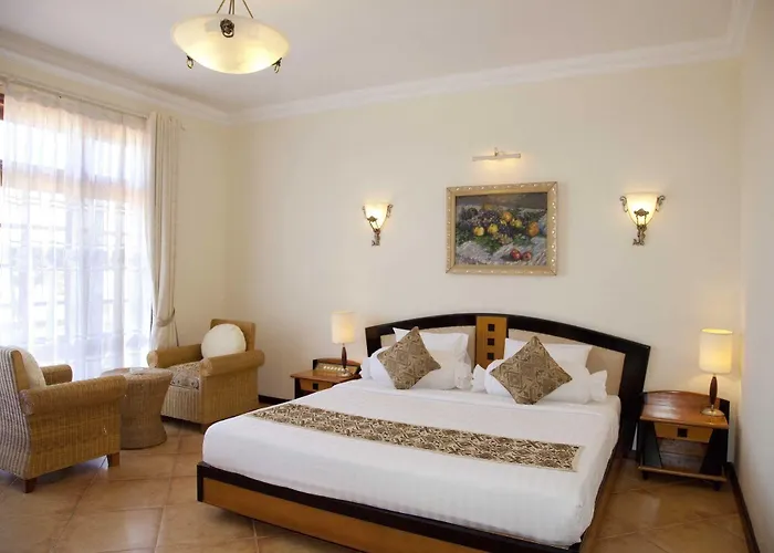 Tuan Chau Marina Hotel 2*